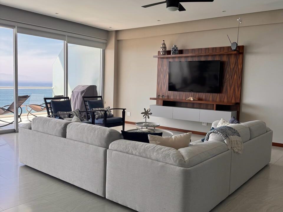 19f83352-eb13-407c-beee-1e2b0d318930