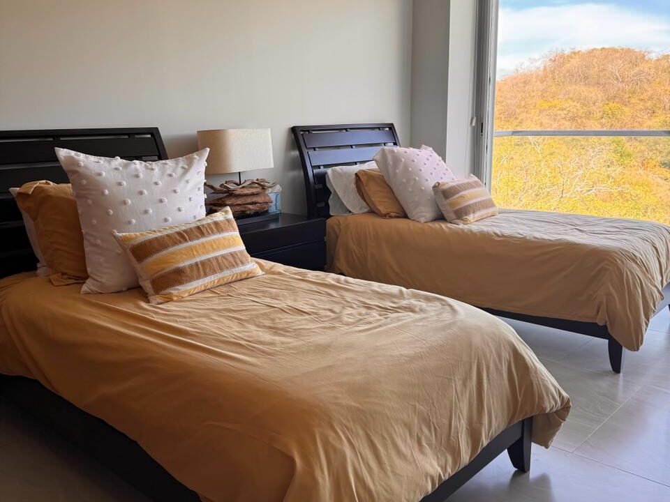 b7d12bca-34d3-423c-8c79-55becc636c9e